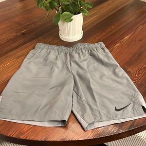 Nike Men’s Dri-FIT - No Liner - Running Short - Standard Fit - M - Grey